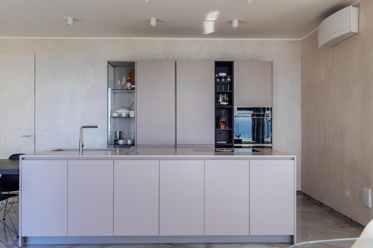Villa Sabrina Riviera Dei Fiori A Picco Sul Mare Con Piscina Privata ,Wellness & Spa Imperia Exterior foto
