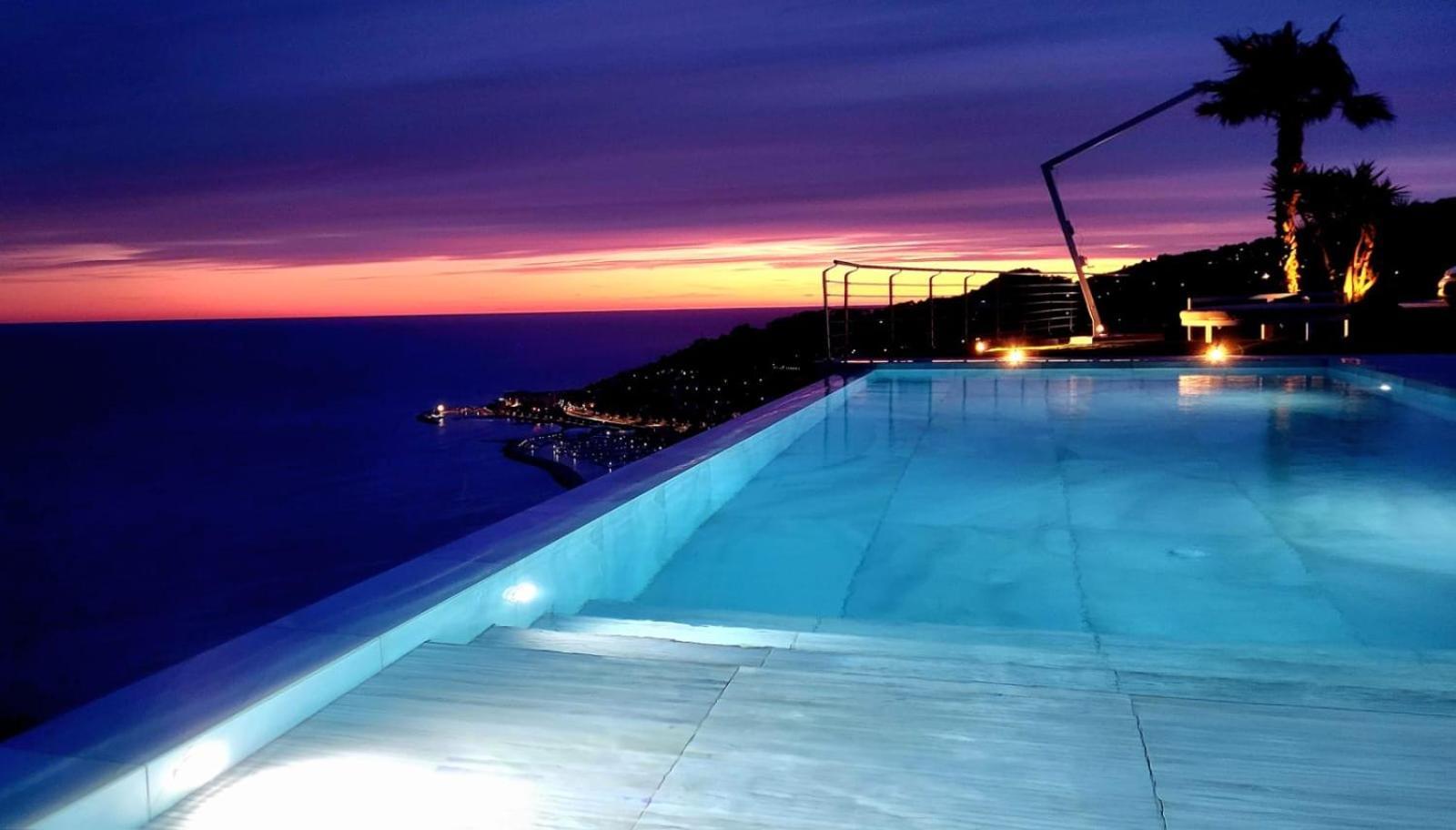 Villa Sabrina Riviera Dei Fiori A Picco Sul Mare Con Piscina Privata ,Wellness & Spa Imperia Exterior foto